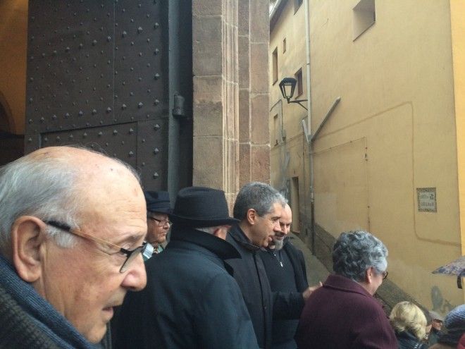 Al fons, Francesc Homs, portaveu de Democràcia i Llibertat al Congrés dels Diputats, conversant amb Francesc Ribera Titot