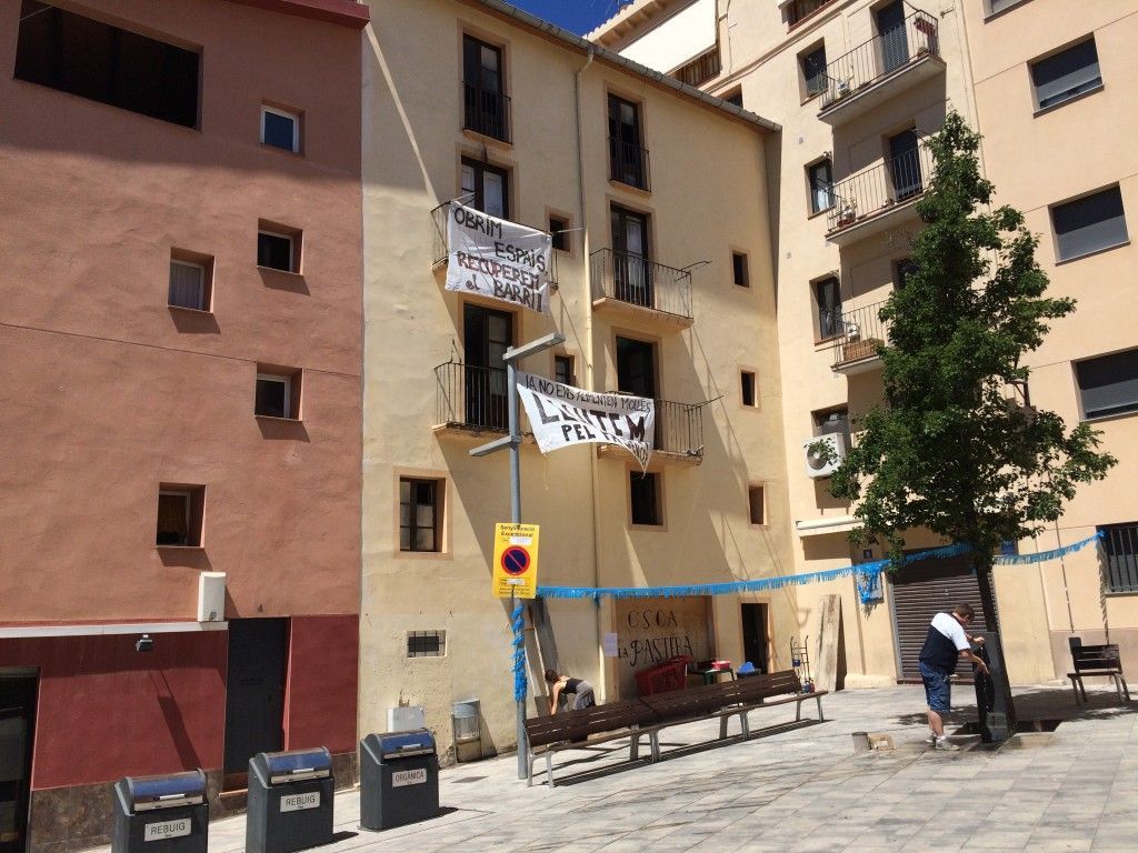 bloc ocupat plaça Forn Berga 3