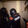 Pla conjunt de diversos mossos durant l'operatiu contra un grup especialitzat en assaltar cases a les comarques gironines. ACN