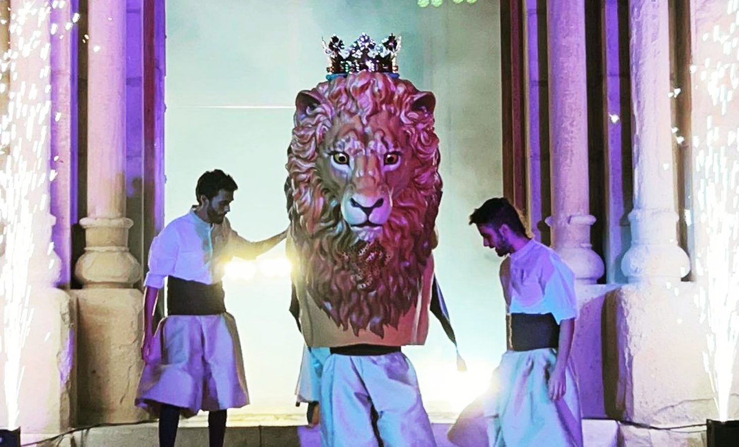 El lleó de Gironella, en l'acte de presentació, a la Festa Major de Sant Roc 2023