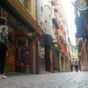 Carrer Major de Berga, amb l'edifici de Finques Ciutat, pendent d'enderroc, a la dreta