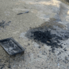 Les restes d'una barbacoa encesa a tocar del bosc en plena alerta per incendis | Agents Rurals
