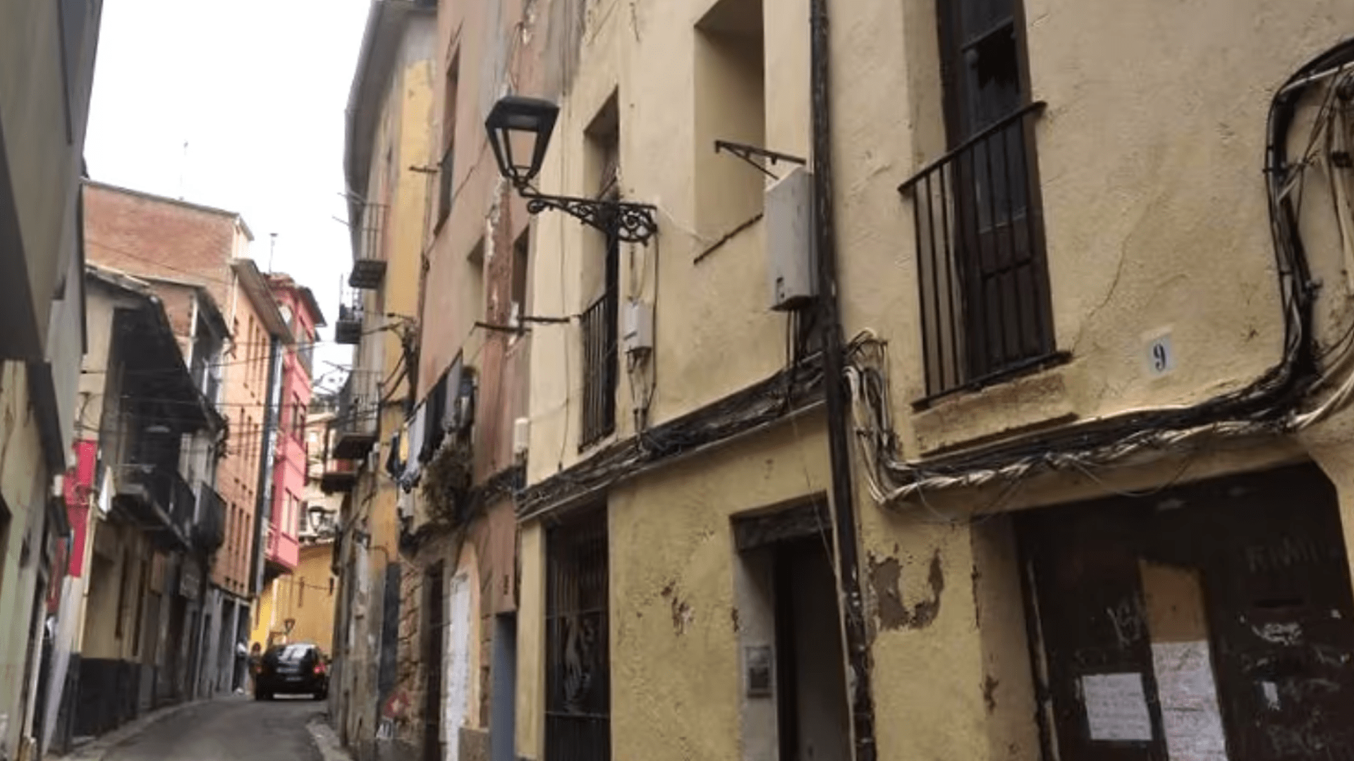 Fotografia d'un anunci d'un pis okupat al carrer del Balç de Berga | Hipoges