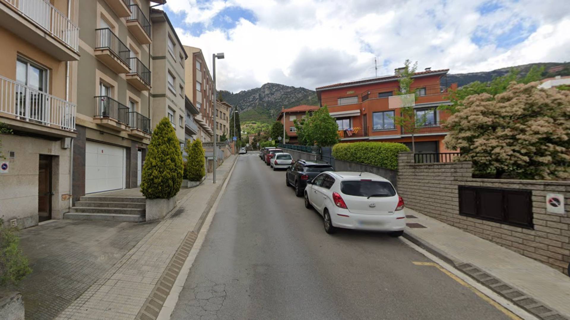 El carrer Cervantes, entre la travessia de Coforb i el passeig de les Estaselles