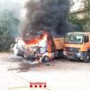 Un incendi crema dos camions de Pasquina, aparcats al polígon de la Valldan | Bombers