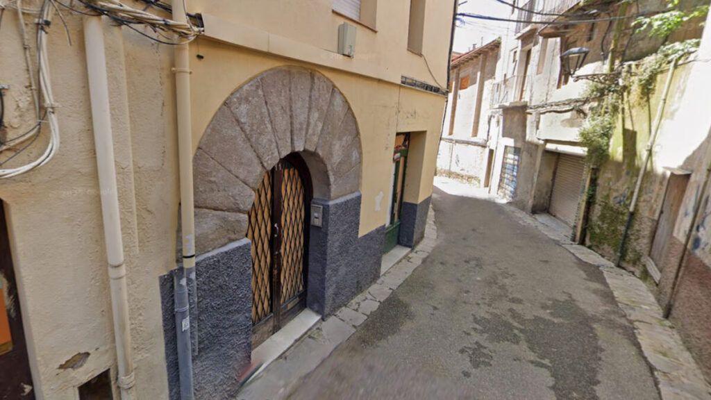 Edifici del carrer del Balç, 11, de propietat municipal, que es destinarà a habitatge social