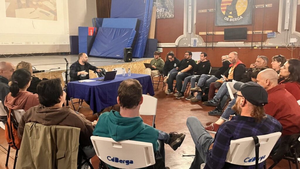 Jornada de Bones Pràctiques de Gestió Castellera, l'abril passat, al cinema Catalunya de Berga | Coordinadora de Colles Castelleres de Catalunya