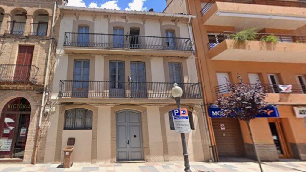 Edifici de l'antiga caserna de la Guàrdia Civil de Gironella