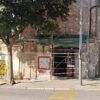 Obres de reparació de la façana de Can Gironella, al passeig de la Pau de Berga, que limiten el servei de l'estació de bus | X. R.