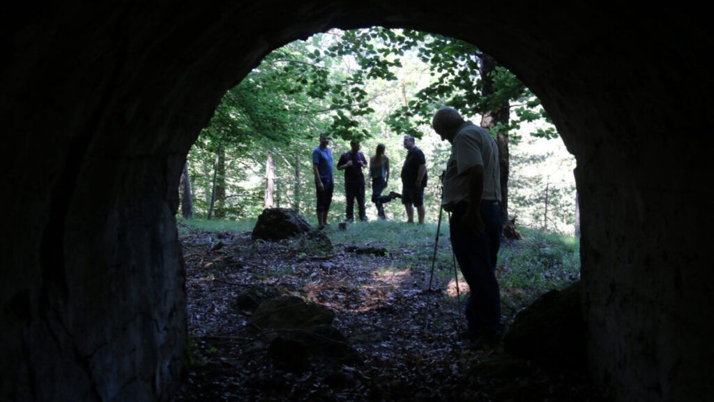 La ruta fins al xalet del Catllaràs descobreix també el passat miner de la Pobla de Lillet | Nia Escolà/ACN