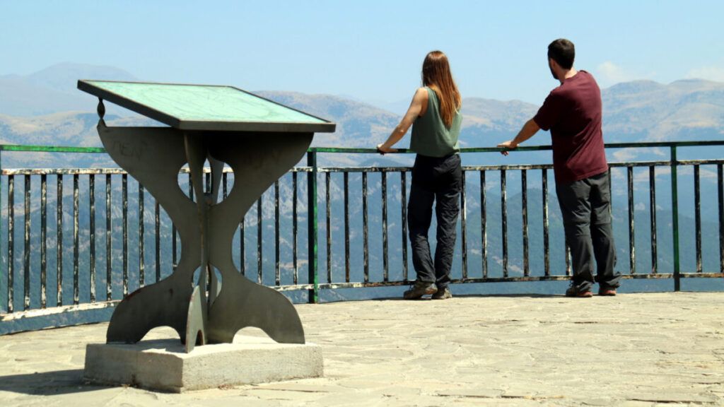 El mirador del Roc de la Lluna, a la serra del Catllaràs | Nia Escolà/ACN